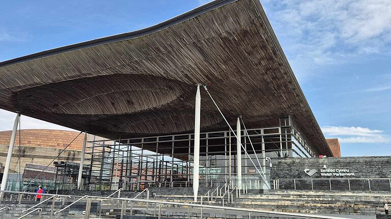 [Translate to Welsh:] The Senedd building from outside